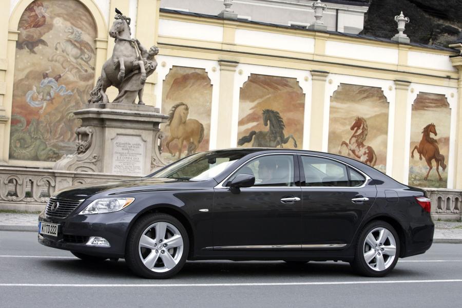  Lexus LS460 2006 года  (фото 120 из 200)